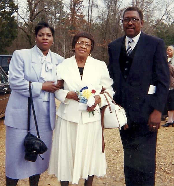 Izora, son Willie Louis, granddaughter Gwen Wade