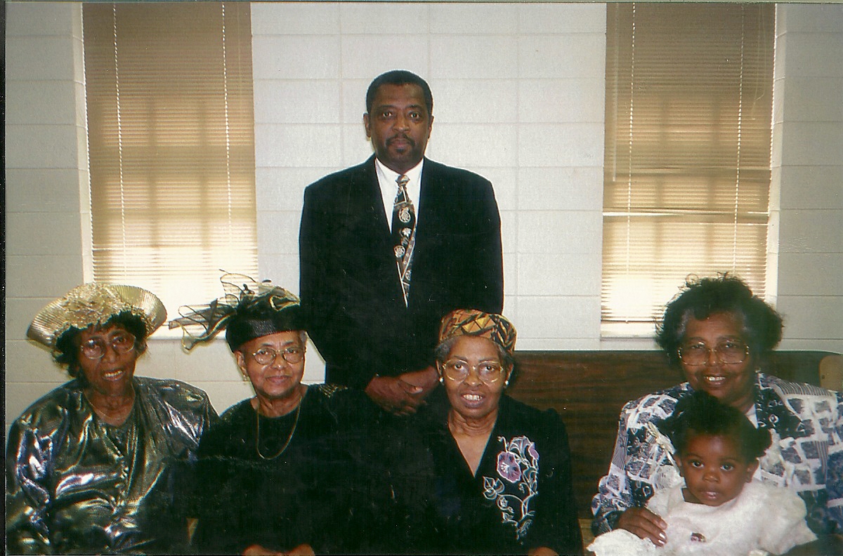 Yates sisters, nephew Frank Yates & great niece Mary Elizabeth