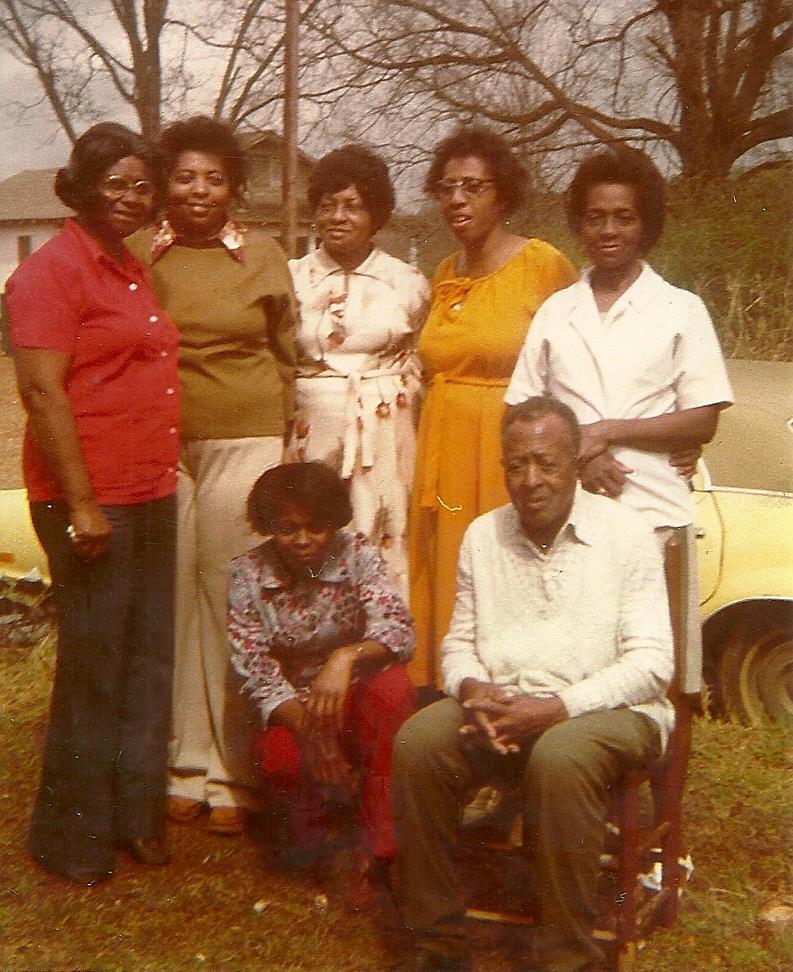 Henry Yates with daughters Flora Bell, Elvie Lean, Izora, Essie, Ella & daughter in law Gennie Mae