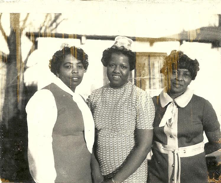 Essie & Izora with niece in law Bernadette (Middle) 